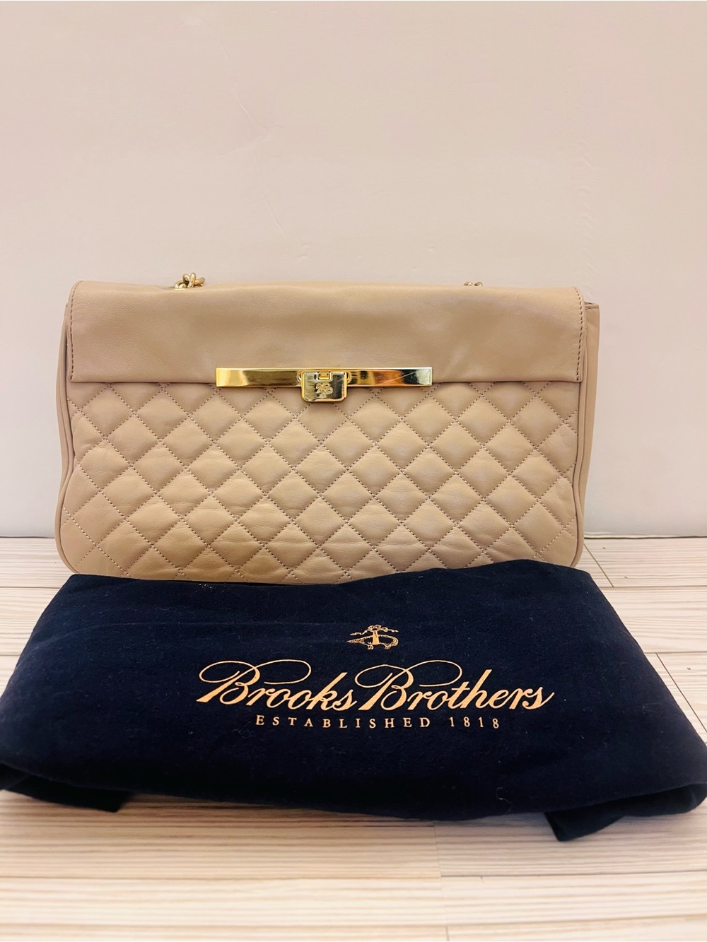 Brooks Brothers beige gray  Quilted Leather Shoulder Bag with Gold Bar Closure